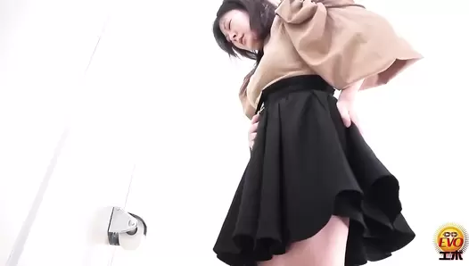 EE-761 04 Self-enema endurance: women reaching the limit and throwing diarrhea feces into the toilet bowl