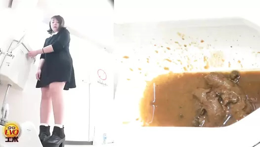EE-761 02 Self-enema endurance: women reaching the limit and throwing diarrhea feces into the toilet bowl