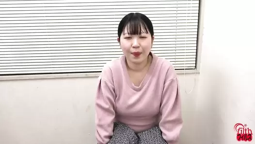 FF-626 06 Amateur girl’s first fart in front of camera.