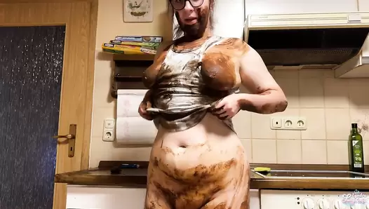 LyndraLynn - Kitchen mess - first time my own shit in my mouth