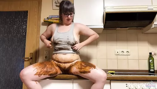 LyndraLynn - Kitchen mess - first time my own shit in my mouth