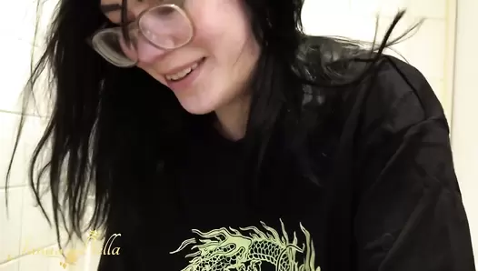 JanaBella - Closeup Toilet Shit and Piss