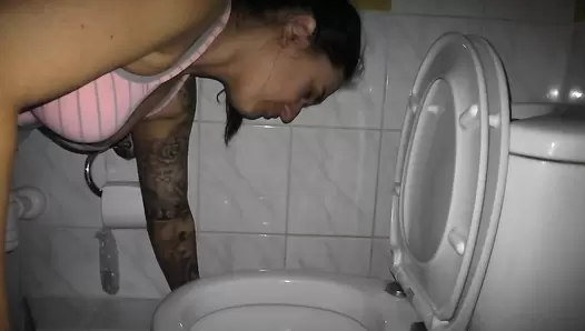 HotDirtyIvone - Vomit fountain