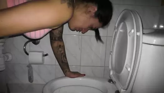 HotDirtyIvone - Vomit fountain