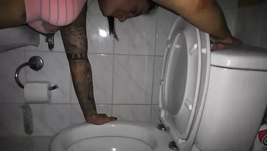 HotDirtyIvone - Vomit fountain