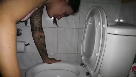 HotDirtyIvone - Vomit fountain