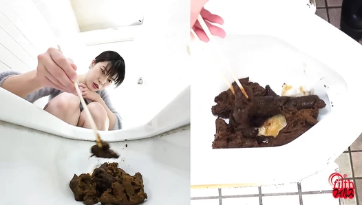 FF-699 01 Thorough observation: A woman who smells poop and a woman who plays with it
