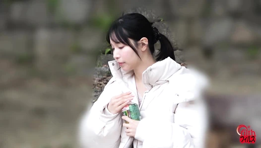 FF-699 06 Thorough observation: A woman who smells poop and a woman who plays with it