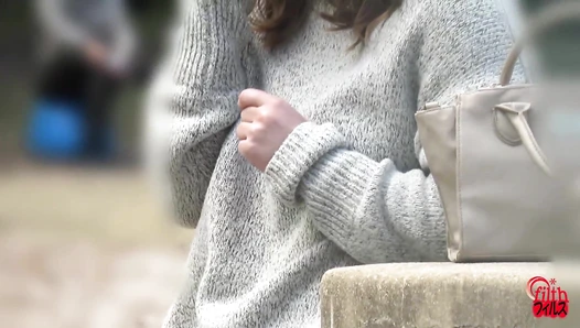 FF-699 06 Thorough observation: A woman who smells poop and a woman who plays with it