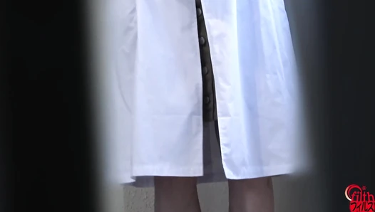 FF-699 07 Thorough observation: A woman who smells poop and a woman who plays with it
