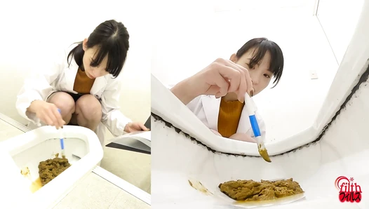 FF-699 07 Thorough observation: A woman who smells poop and a woman who plays with it