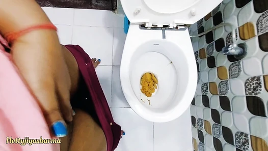 hottyjiyasharma - Sexy indian Mom Pooping like a cow and farting with pissing