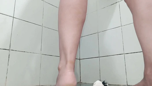 Miamartins - Warm poop on my soles