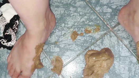Miamartins - Warm poop on my soles