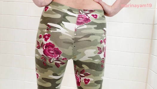 Marinayam19 - Leggings pooping and leggings peeing