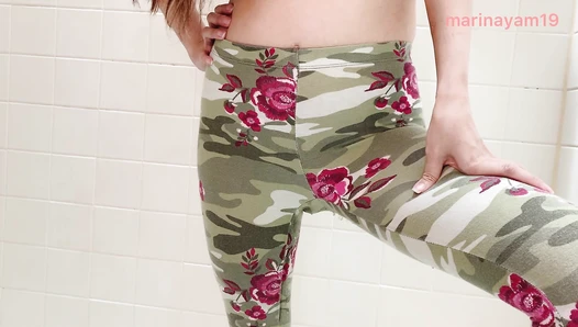 Marinayam19 - Leggings pooping and leggings peeing