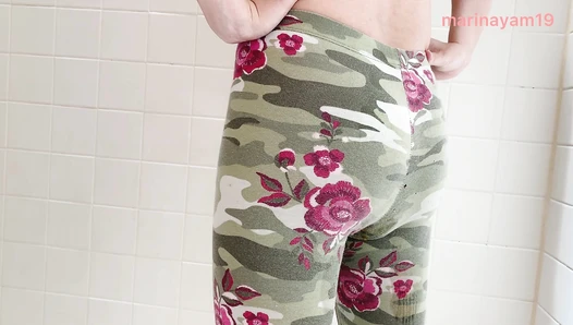 Marinayam19 - Leggings pooping and leggings peeing