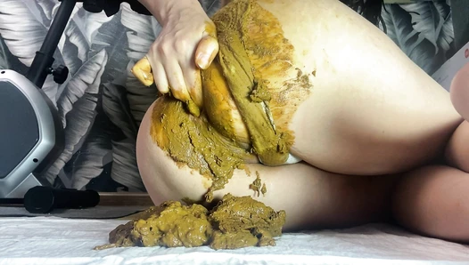 PooGirl - a big pile in the panties, push the panties back into the pussy