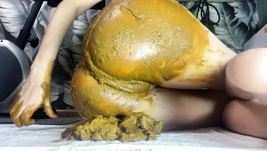 PooGirl - a big pile in the panties, push the panties back into the pussy