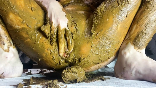 PooGirl - a big pile in the panties, push the panties back into the pussy
