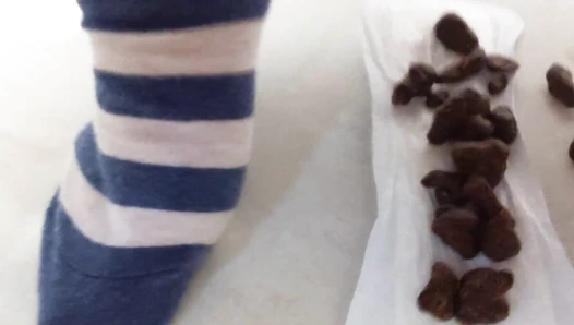 PooGirlSofia - Lots of poop - oh the struggles!
