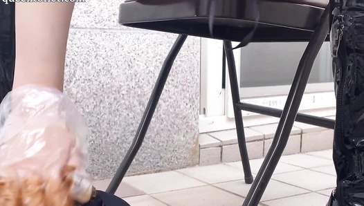 Korean Queen - Korean Scat Queen: On the outdoor balcony, the queen scat