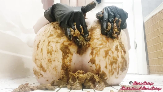 Mistress Elura Savage - My First Poop Smearing!