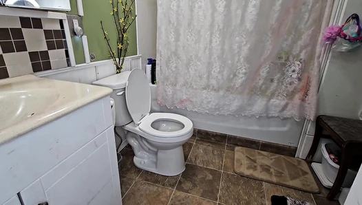 Nerdy Faery - Bikini Model Poops During Photo Shoot