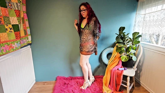 Nerdy Faery - Bikini Model Poops During Photo Shoot