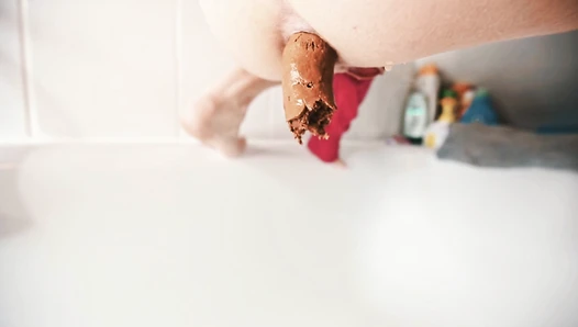 MiaRoxxx - 293. Piss ‘n poo in bathtube