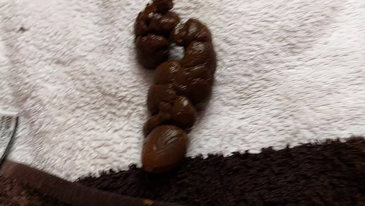 PooGirlSofia - Mom’s Stinky Poo
