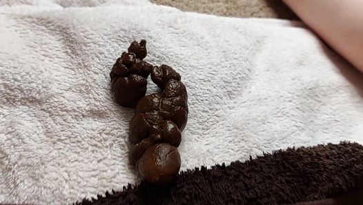PooGirlSofia - Mom’s Stinky Poo