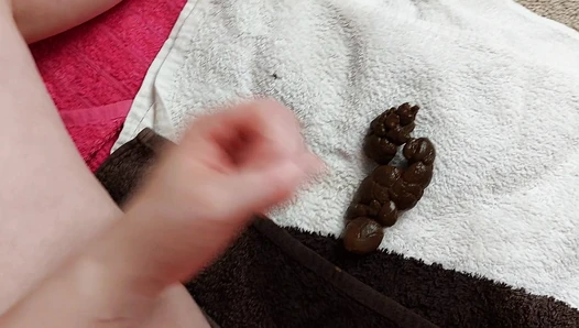 PooGirlSofia - Mom’s Stinky Poo