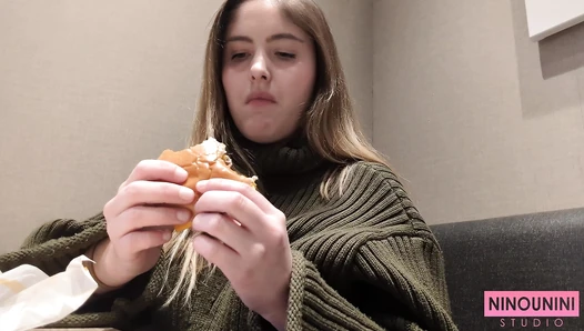 Ninounini - EATING A SHITTY BURGER AT MACDONALD’S