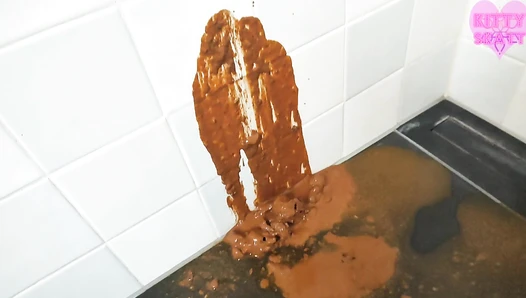 Kitty Skatt - I painted the wall with diarrhea!