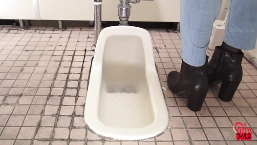FF-420 03 No toilet paper in womens public toilets! Tracking their butts in the city and watching them walk uncomfortably after defecation