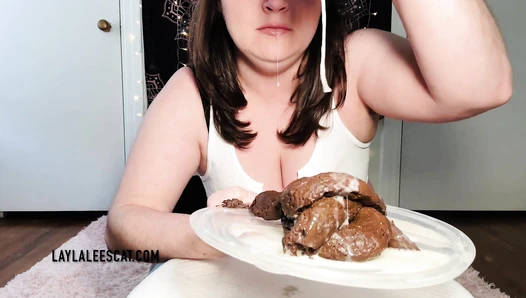 Layla Lee - Training to Eat Scat pt.1