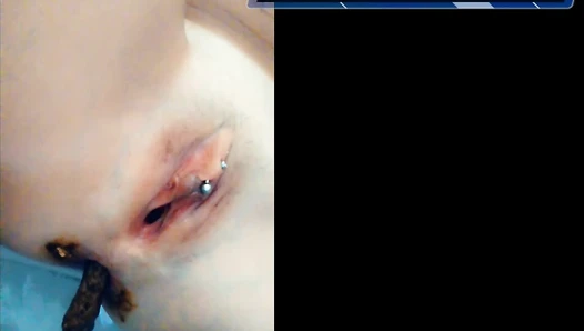 SunnyBunzCamgirl - Desperation Poop - It’s already coming out!