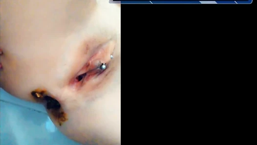 SunnyBunzCamgirl - Desperation Poop - It’s already coming out!