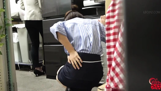 FF-510 04 An office lady having a secret poop at the workplace