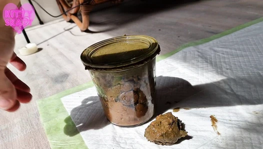 Kitty Skatt - Overfilling the jar, terrible smell!
