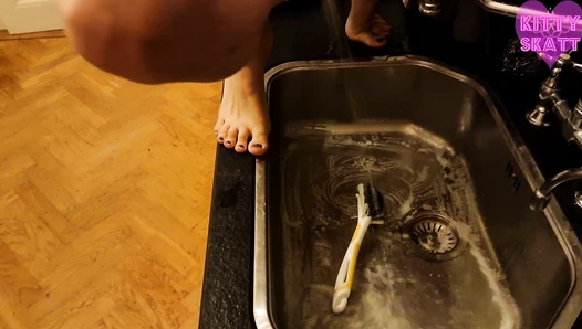 Kitty Skatt - 48h Sink Log Stinks!!