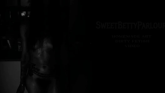 SweetBettyParlour - I Wanna Eat My BIG Turd Sandwich!