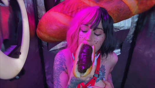 SweetBettyParlour - I Wanna Eat My BIG Turd Sandwich!