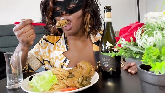 Smutty_Luce - Struggling while I have a Shit Dinner