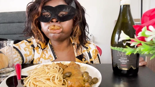 Smutty_Luce - Struggling while I have a Shit Dinner