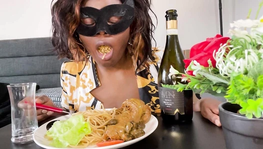 Smutty_Luce - Struggling while I have a Shit Dinner