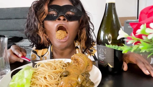 Smutty_Luce - Struggling while I have a Shit Dinner