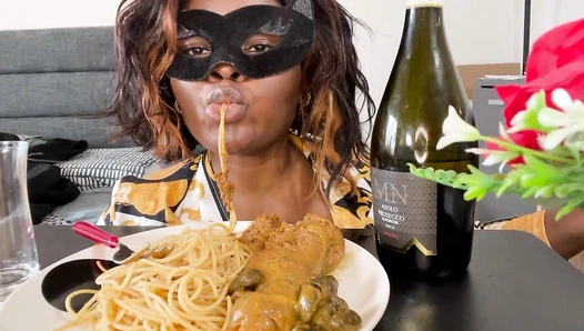 Smutty_Luce - Struggling while I have a Shit Dinner