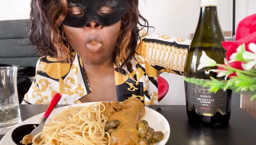 Smutty_Luce - Struggling while I have a Shit Dinner